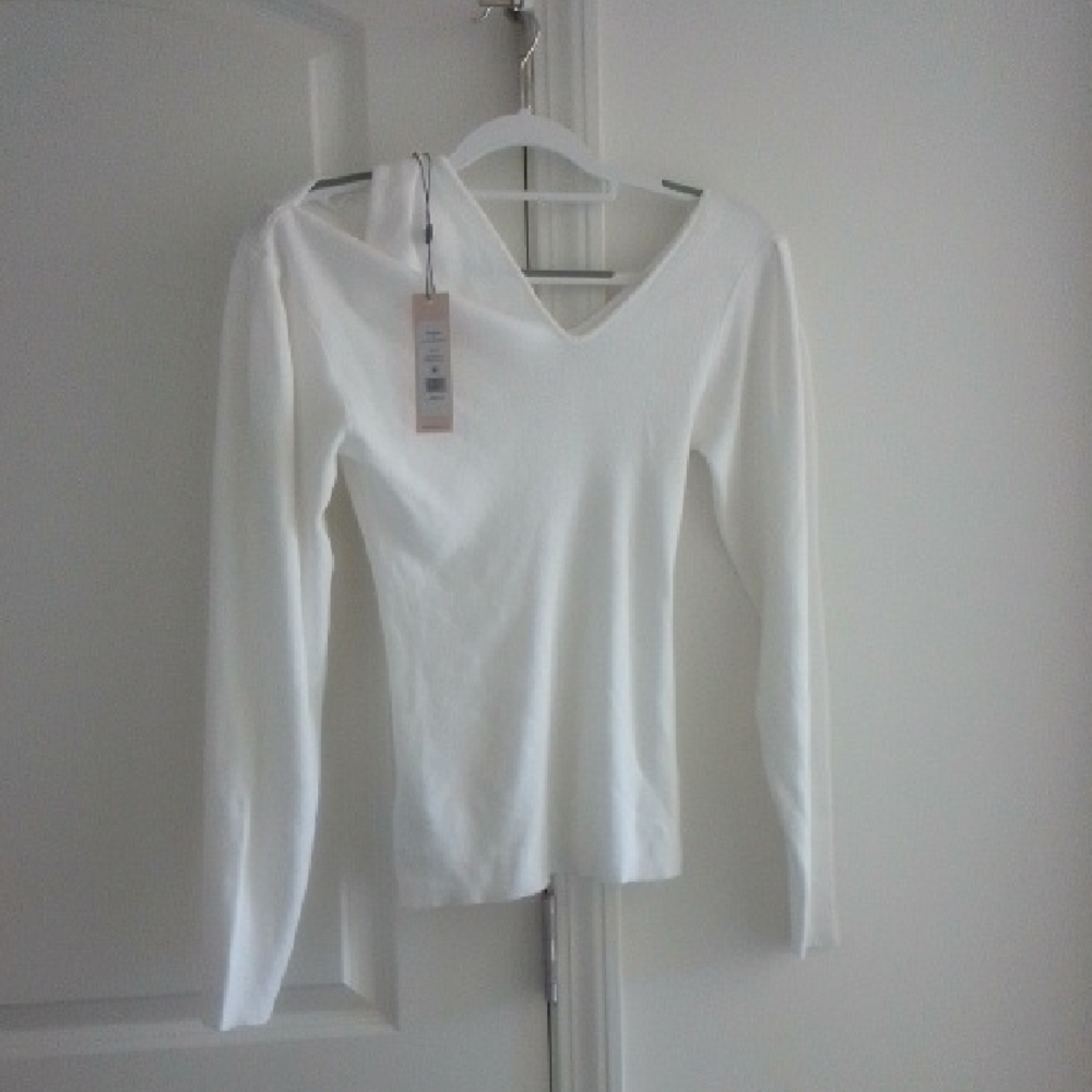 NWT BCBGENERATION Women's long Sleeve Asymmetrical Neck Cut Out Pullover Sweater